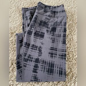 Zella Athletic Leggings. Black and Gray. Size Large.